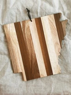 Shiplap Arkansas Serving Board -Fashion Home Store 14ED7FF9 F99B 40CE AA21 F7820A839F6B