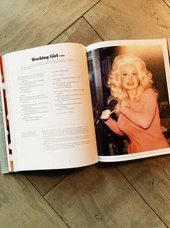 Dolly Parton, Songteller: My Life In Lyrics -Fashion Home Store IMG 8775 3bf35a11 d40c 4d02 bd5a 2be4750cc588