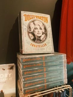 Dolly Parton, Songteller: My Life In Lyrics -Fashion Home Store IMG 9078 88599863 8514 4fc6 b604 44ba2d6a6ec1