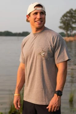 Burlebo: Throwback Triangle Duck T-Shirt -Fashion Home Store TriangleDivingDuckThrowbackFront 1296x 38dafcb2 e64e 4229 92e9 a0911b986ce5