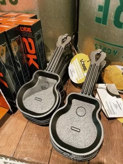 Lodge: Guitar Skillet