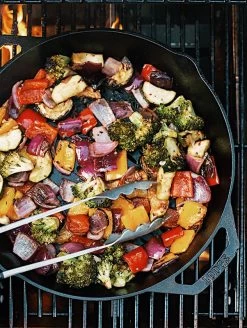 Lodge: Dual Handle Grilling Basket