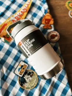 Stanley: Ice Flow Flip Straw 64oz Jug - Polar